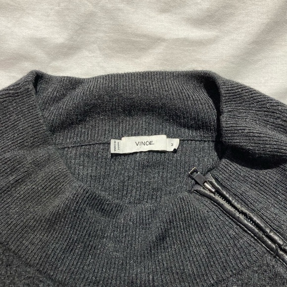 Vince. Sweater size medium, full front zipper - Picture 2 of 8